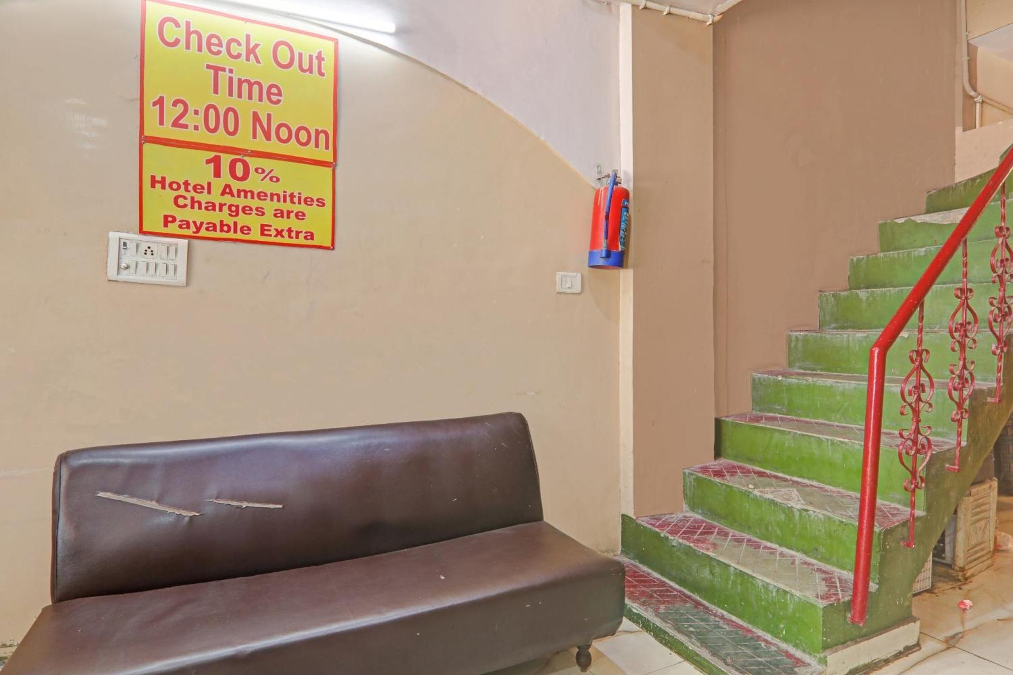 Flagship Hotel Narayani Palace カーンプル エクステリア 写真